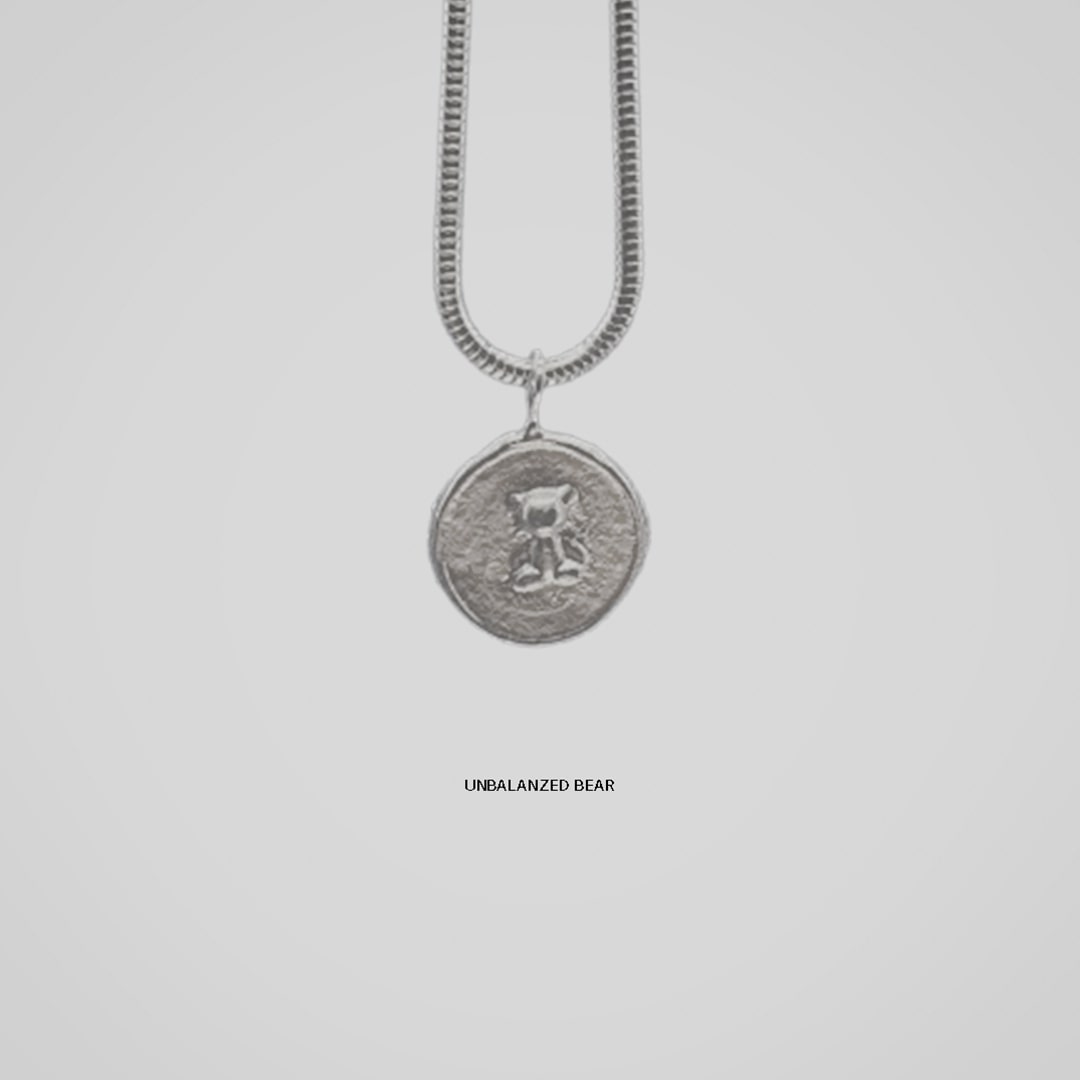 UNBALANZED BEAR NECKLACE