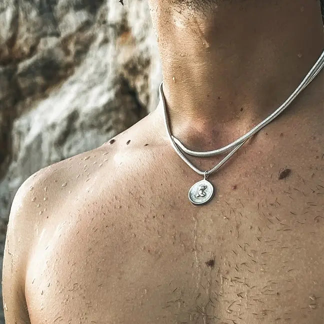 UNBALANZED BEAR NECKLACE