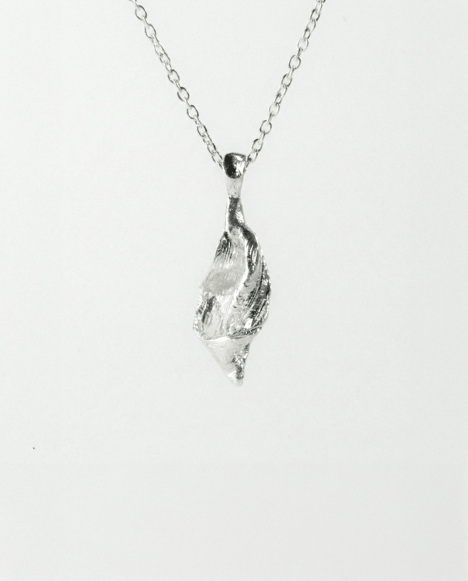 SAKURA NECKLACE